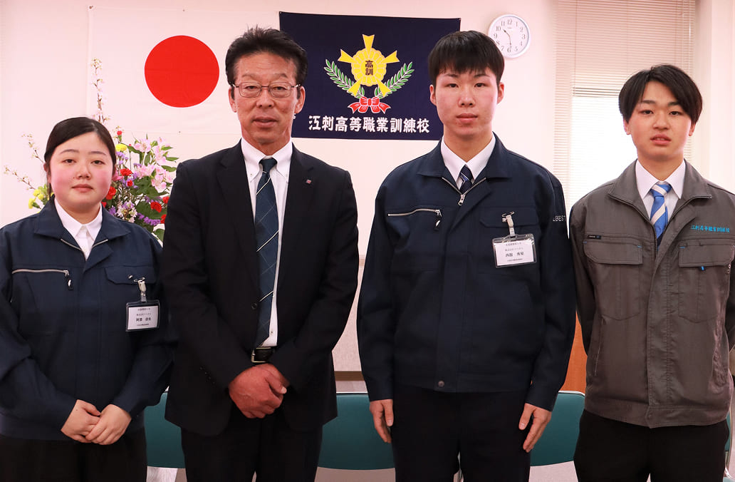 新卒大工の職業訓練校での学習風景