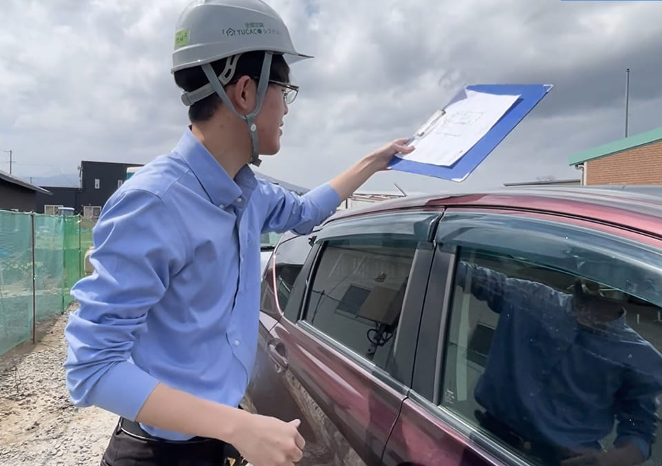 現場確認・検査の作業風景