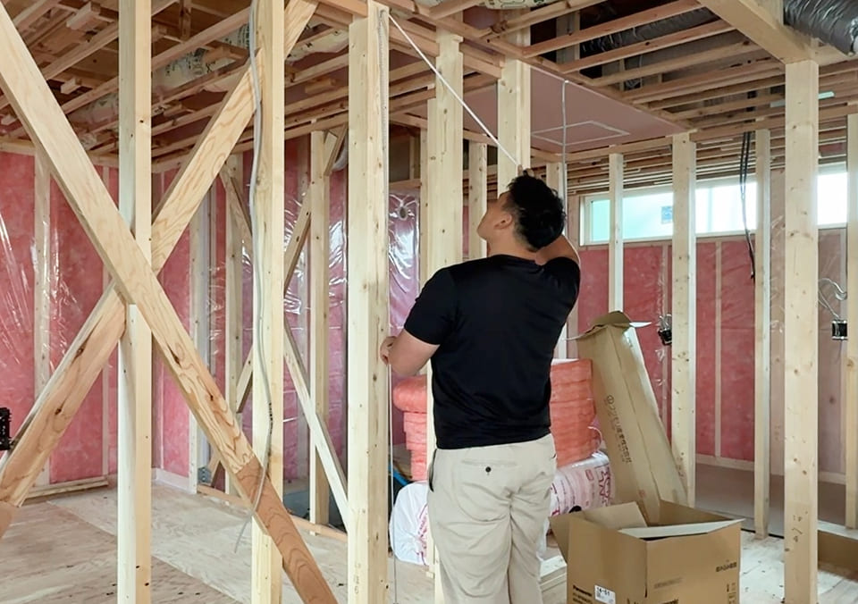 現場の進捗管理・検査の作業風景