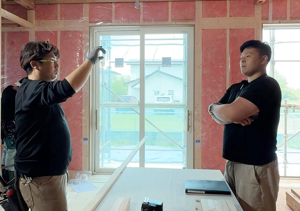 職人・設計との連携と指示出しの作業風景