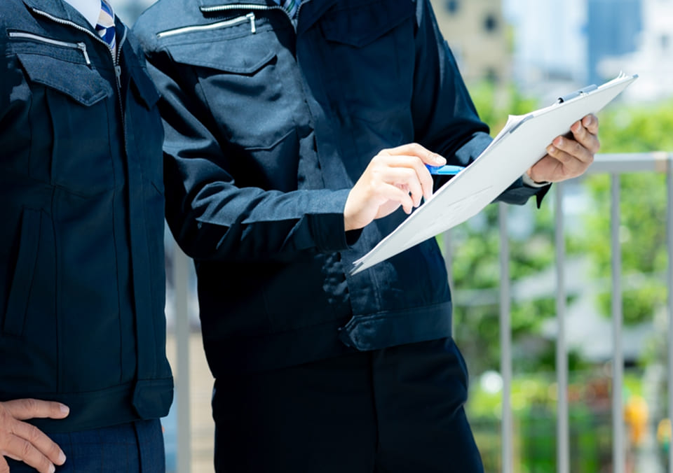 建物全体を支えるチーム施工の作業風景