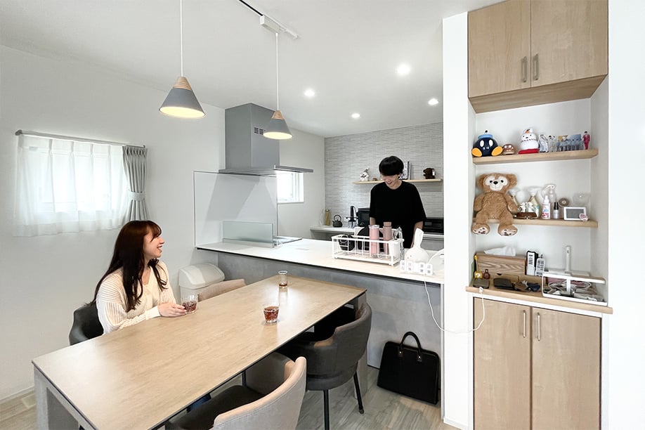 玄関を開けた瞬間から暖かく、どこに居ても快適で、全館空調の良さを実感したのが決め手です。