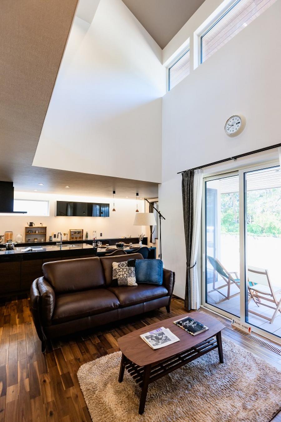 ガレージ付きの和モダンの家