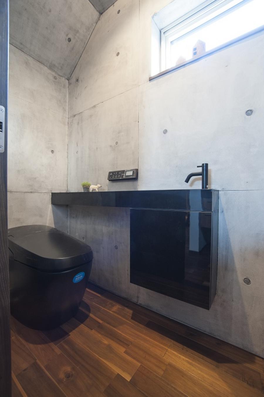 ガレージ付きの和モダンの家