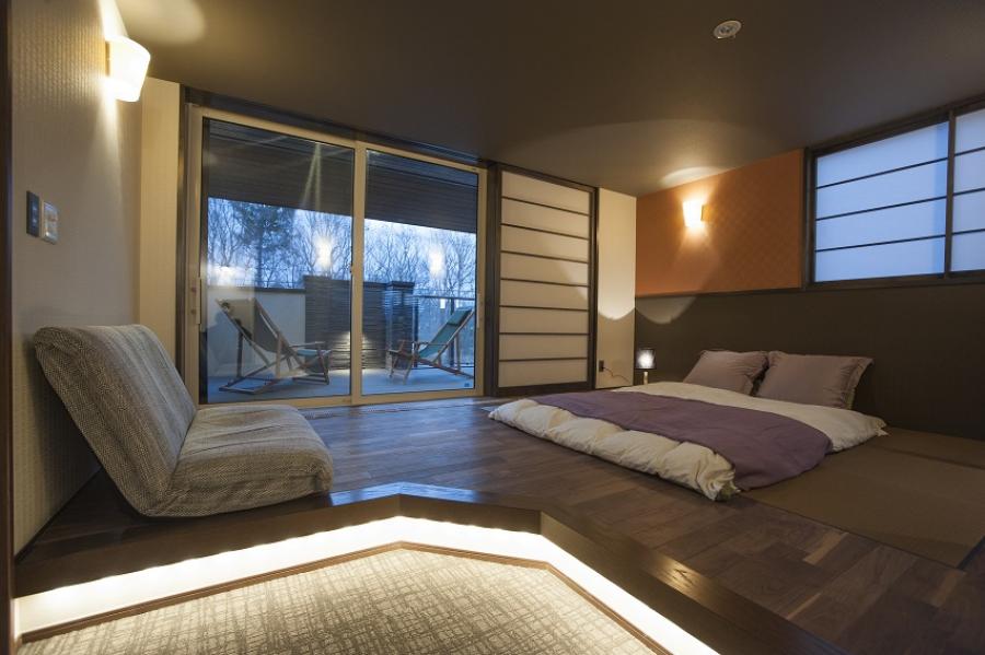 ガレージ付きの和モダンの家