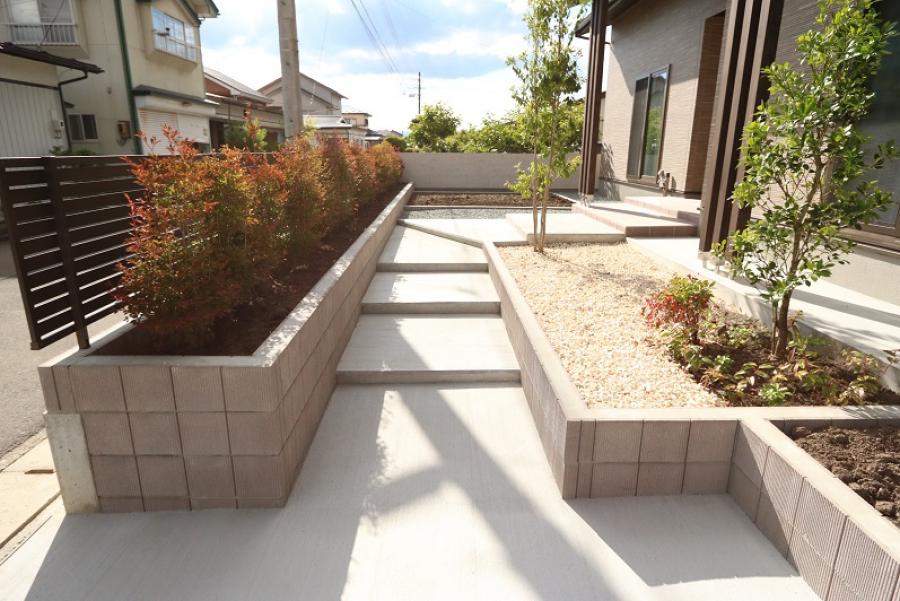 植栽で彩るアプローチ