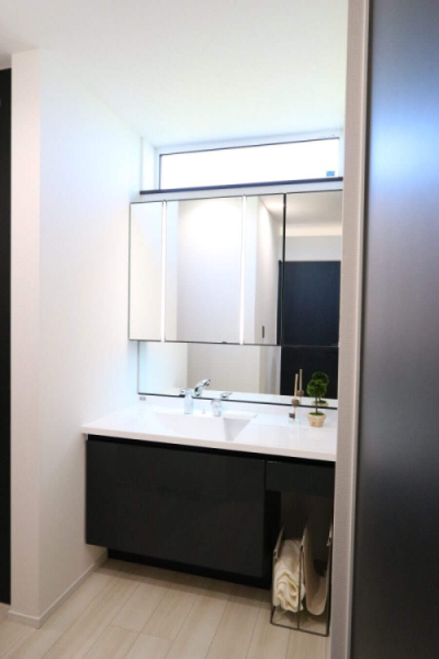 光溢れるシンプルモダンの家