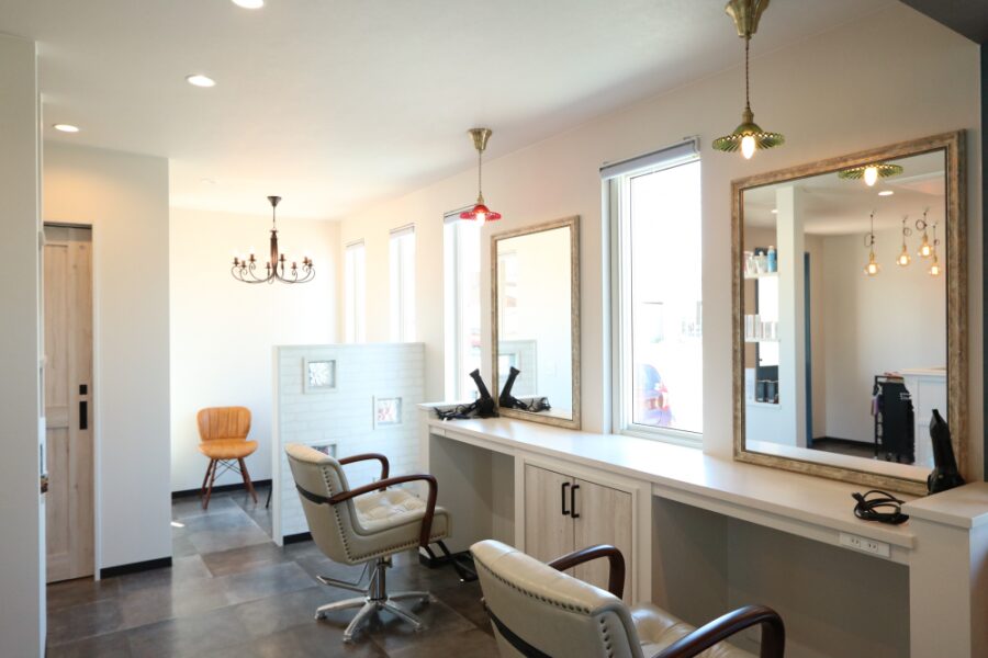 レトロモダンなヘアサロン