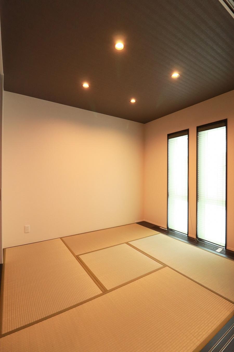 リビングのオープン階段が目を引く家