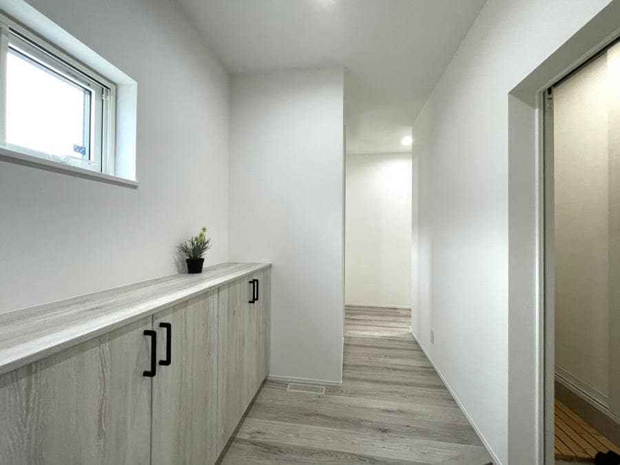 陽の光を取り込む吹抜けリビング