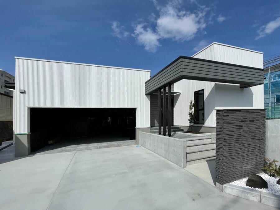 インナーガレージ＋中庭のある平屋