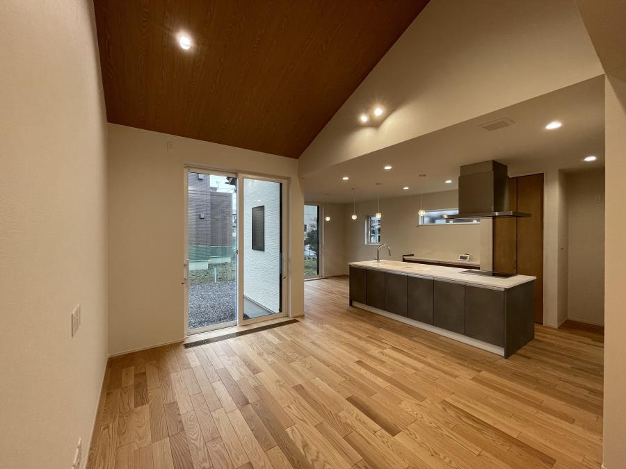 勾配高天井の開放感あふれる平屋づくり