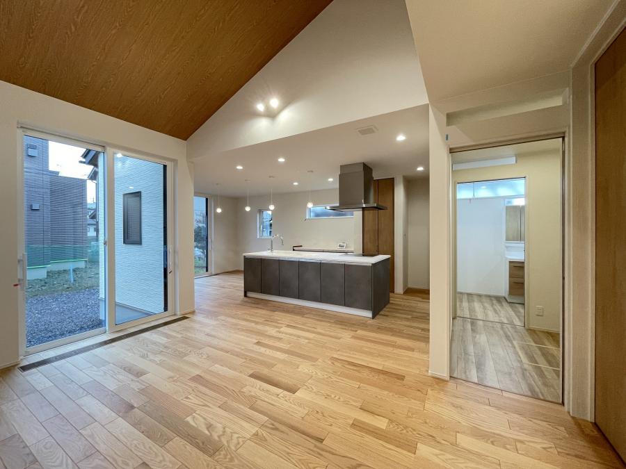 勾配高天井の開放感あふれる平屋づくり