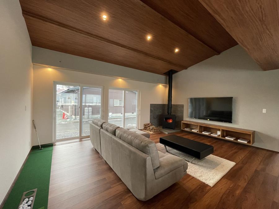 ずっとリビングに居たくなる【薪ストーブ】のある平屋