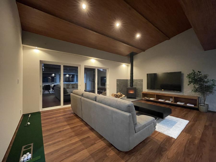 ずっとリビングに居たくなる【薪ストーブ】のある平屋