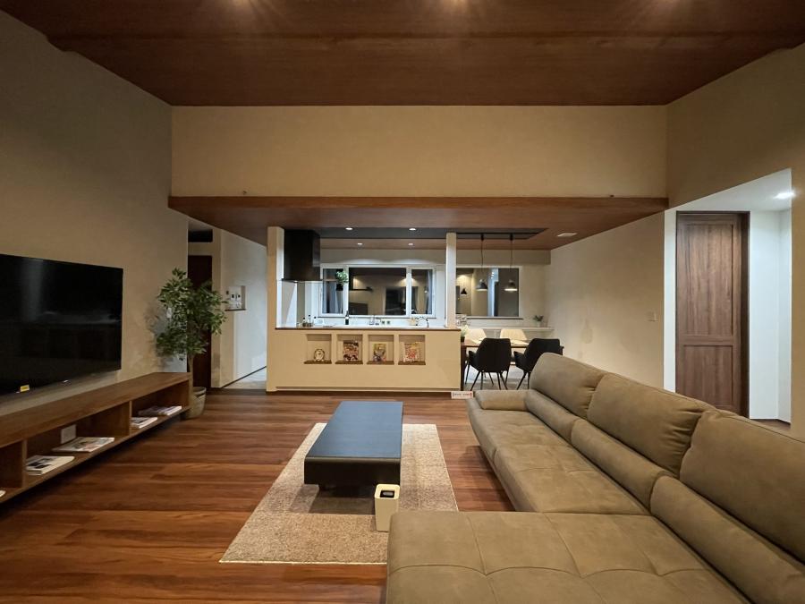 ずっとリビングに居たくなる【薪ストーブ】のある平屋