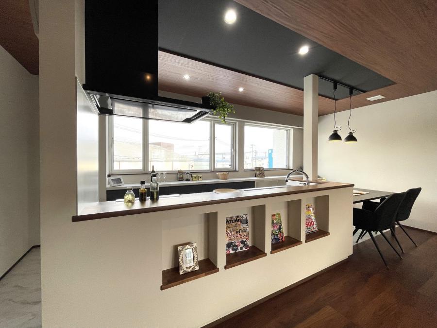 ずっとリビングに居たくなる【薪ストーブ】のある平屋